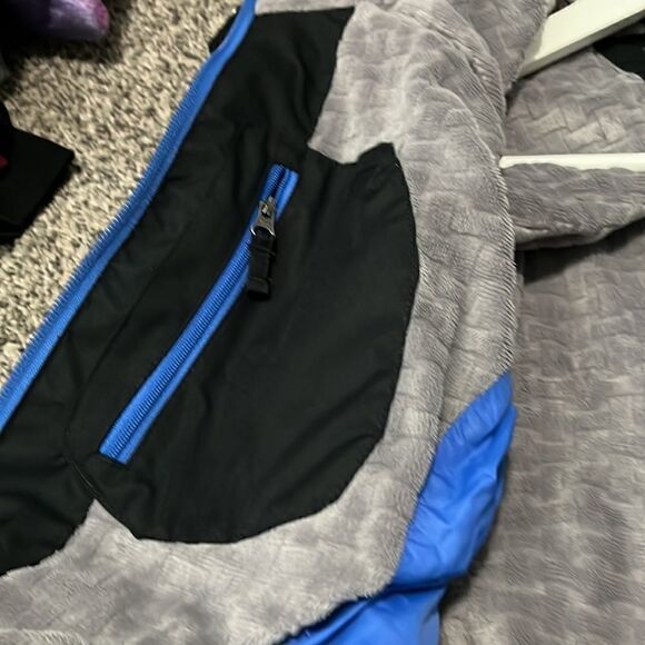 Cabela’s black rain jacket with blue and gray lining - L - Picture 7 of 8